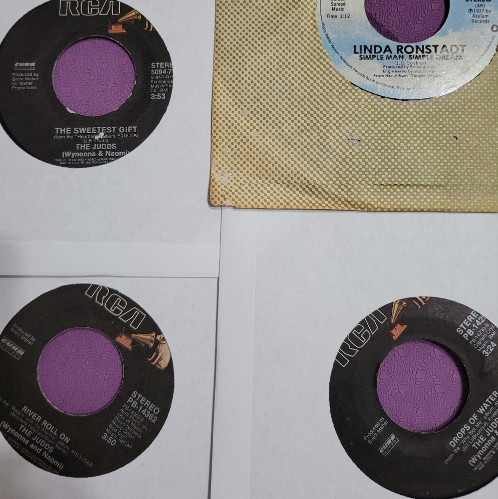 Lot of 3 The Judds 45 rpms and ONE Linda  Rondstadt 45 rpm, great condition!!